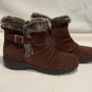 Khombu womens all weather boot size 8 Brown